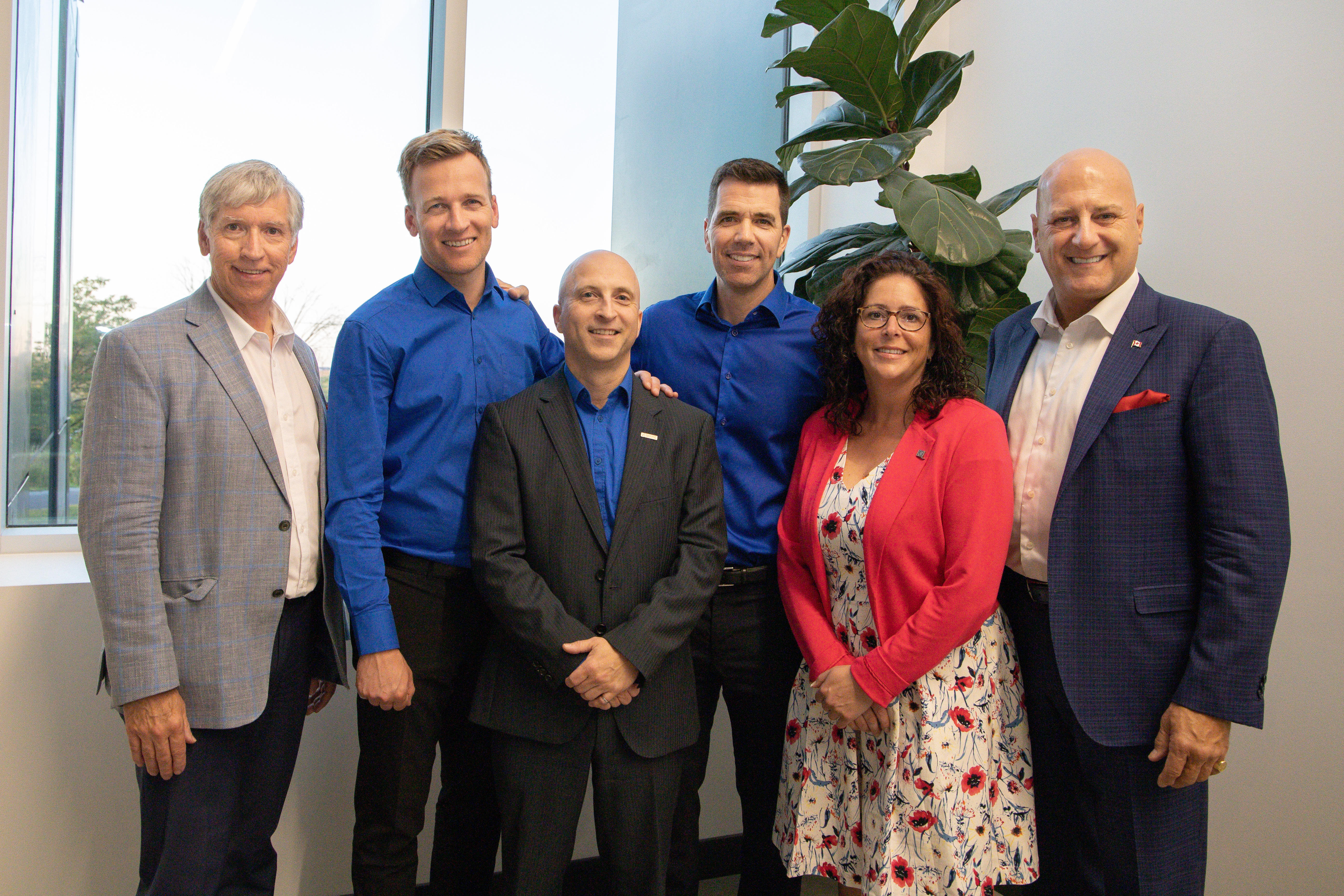 Photo officielle Inauguration ISAAC De gauche à droite : M. Martin Murray, maire de Saint-Bruno-de-Montarville, Jean-Sébastien Bouchard, partenaire et VP ventes, David Brillon, cofondateur et VP R&D, Jacques DeLarochellière, cofondateur et président, Mme Christine Tardif, directrice régionale adjointe, Rive-Sud et Montérégie, Investissement Québec, et M. Michel Picard, député sortant de Montarville