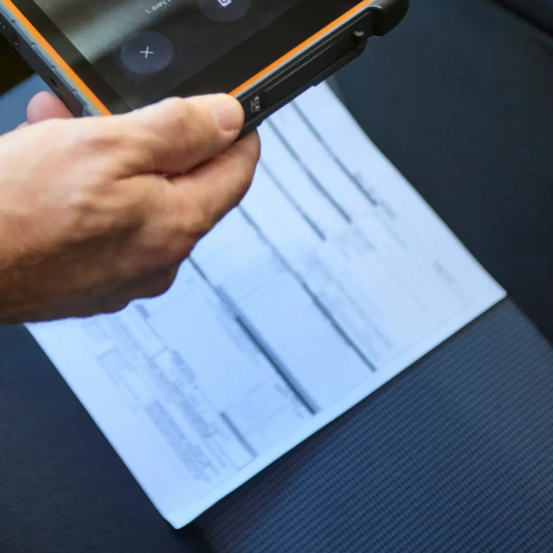 ISAAC Scan: Automatic Document Detection and Cropping ISAAC Scan automatically detecting and cropping a document for clear capture