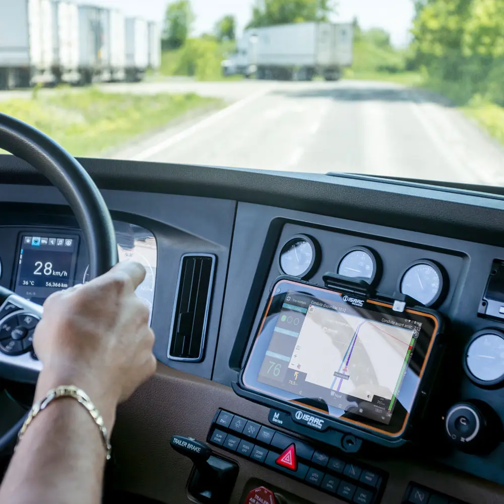 Fleet Task Integration Interface (French) Driver using French-language interface on a rugged tablet for task tracking in fleet operations